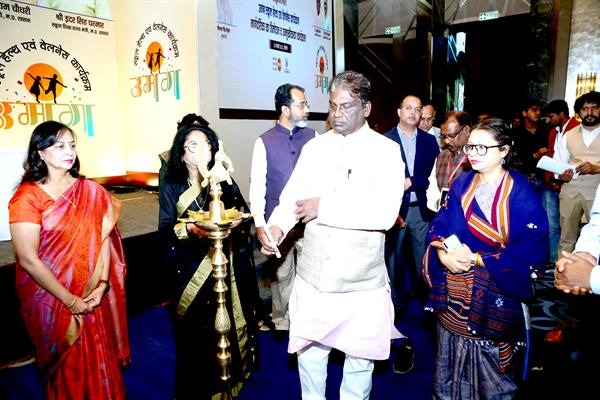 बच्चों को स्वस्थ रखने के लिये जरूरी है कि उनके स्वास्थ्य की नियमित देख भाल और जाँच हो