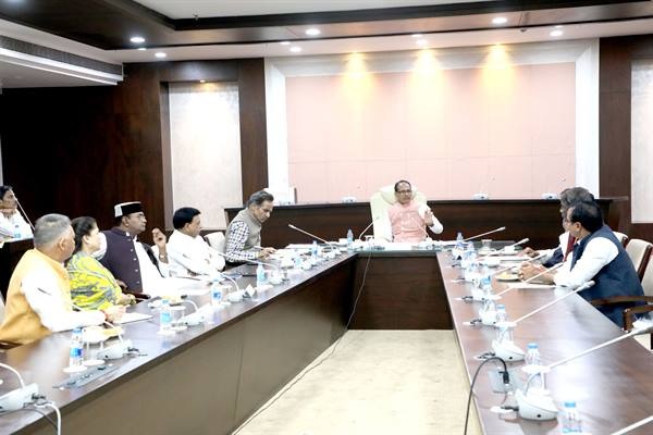 मुख्यमंत्री चौहान ने ली विधानसभा सत्र की तैयारियों की जानकारी