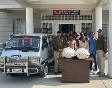 पुलिस ने चेकिंग के दौरान कार से बरामद किया लगभग 15 किलो गांजा 