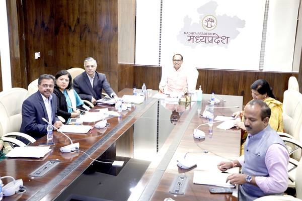 सीएम शिवराज ने की इंदौर बैठक की तैयारियों की समीक्षा 